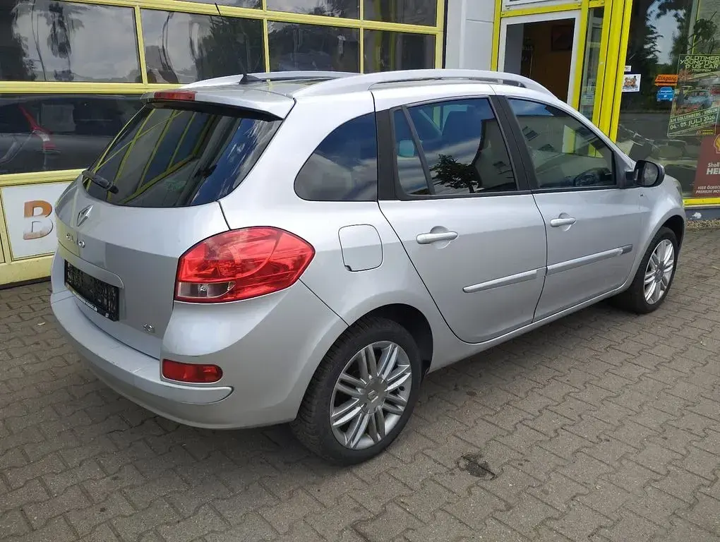 Gebraucht Renault Clio Night&Day 106 PS (77 kW) 2011 Silber Limousine