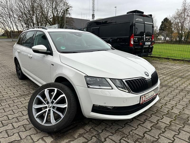 Weiß Gebraucht 2020 Skoda Octavia Soleil Kombi | 16.900 € (Guter Preis) - Bild 1/4