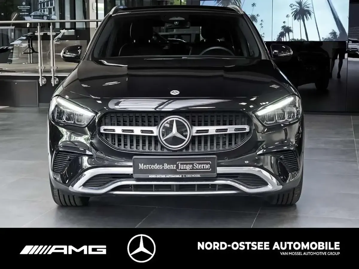 Gebraucht Mercedes GLA200 163 PS (119 kW) 2025 Metalliclack kosmosschwarz SUV