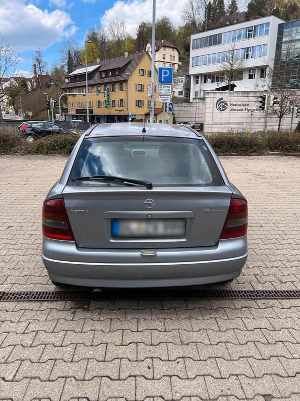 Second-hand Opel Astra 103 CP (75 kW) 2004 Argintiu Hatchback