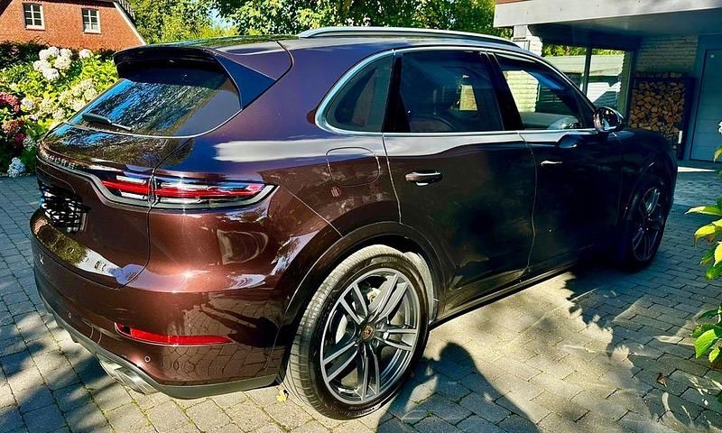 Braun Gebraucht 2018 Porsche Cayenne Turbo SUV | 74.500 € (Superpreis) - Bild 1/4