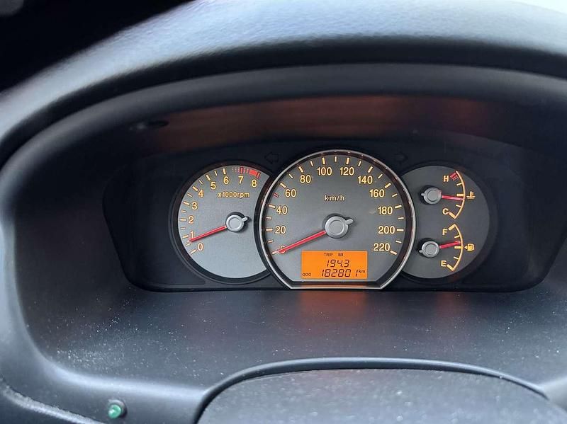 Silber Gebraucht 2008 Kia Carens EX Van / Kleinbus | 3.000 € (Fairer Preis) - Bild 1/4