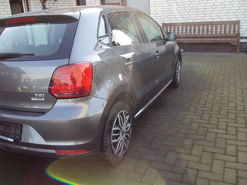 Gebraucht VW Polo Trendline 60 PS (44 kW) 2016 Pepper grey metallic Kleinwagen