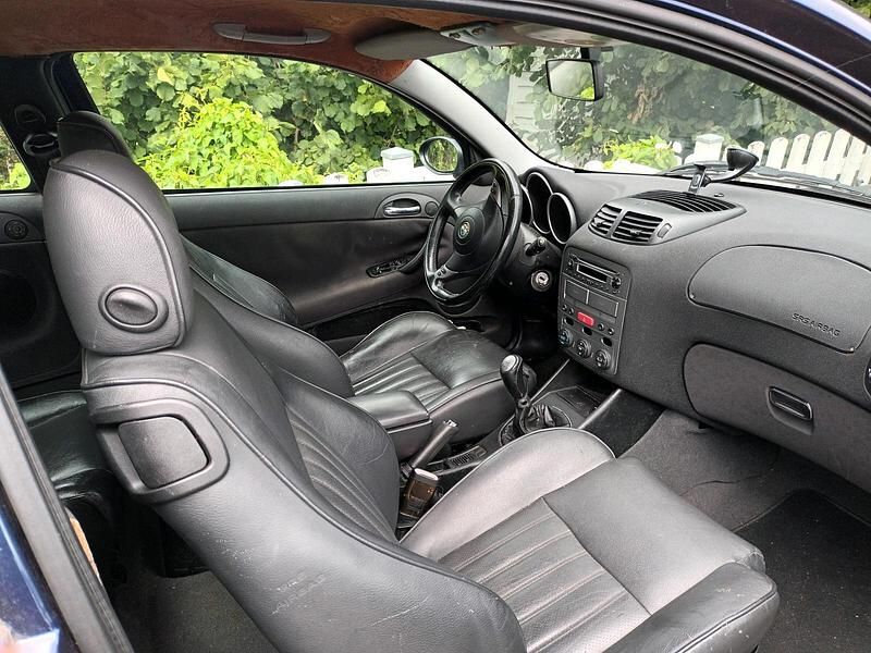 Blau Gebraucht 2001 Alfa Romeo 147 Kleinwagen | 750 € - Bild 1/4