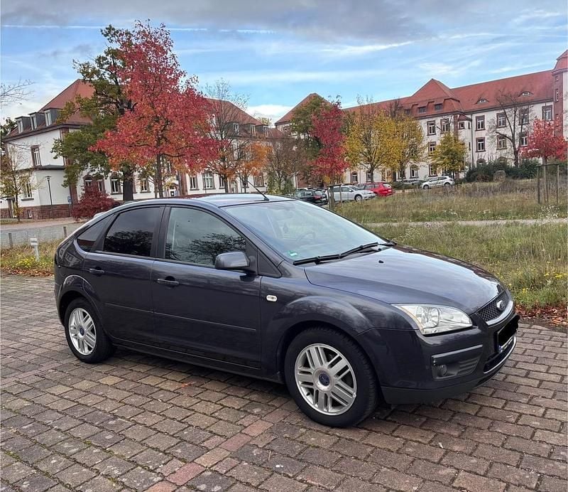 Grau Gebraucht 2007 Ford Focus Kleinwagen | 2.500 € (Fairer Preis) - Bild 1/4