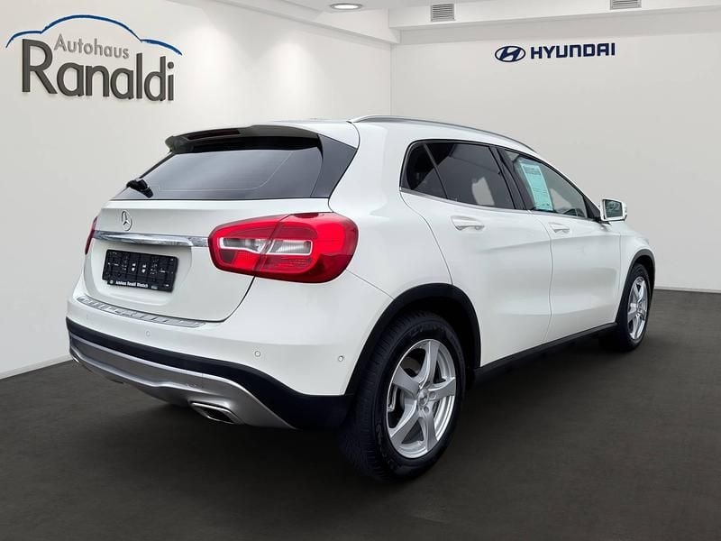 Gebraucht Mercedes GLA220 177 PS (130 kW) 2015 Calcitweiss  unilack SUV