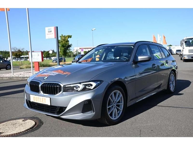 Skyscraper grau metallic Gebraucht 2023 BMW 320 Kombi | 31.990 € (Fairer Preis) - Bild 1/4