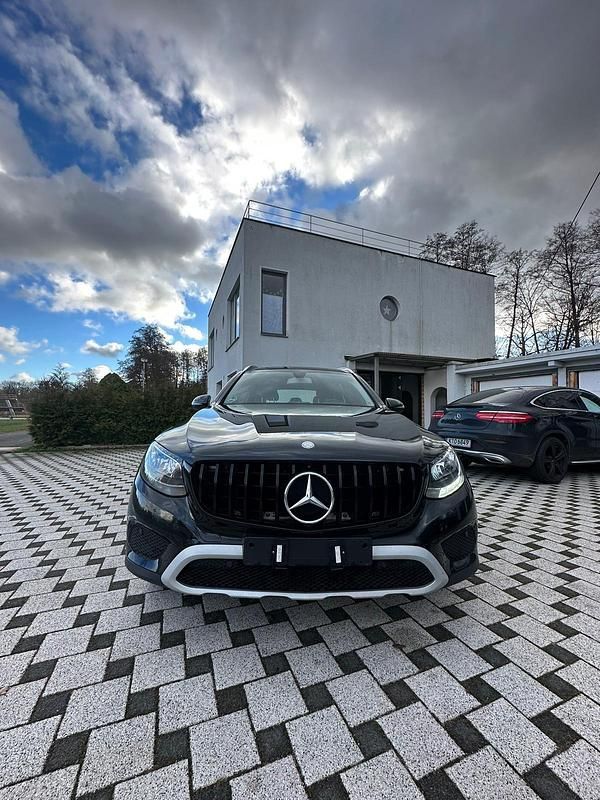 Schwarz Gebraucht 2016 Mercedes GLC220 SUV | 18.000 € - Bild 1/4