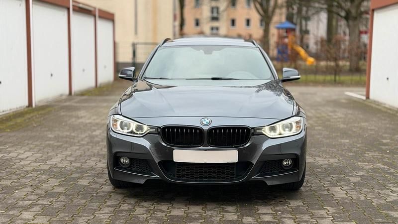 Gebraucht BMW 330 M Sport 258 PS (189 kW) 2015 Grau Kombi