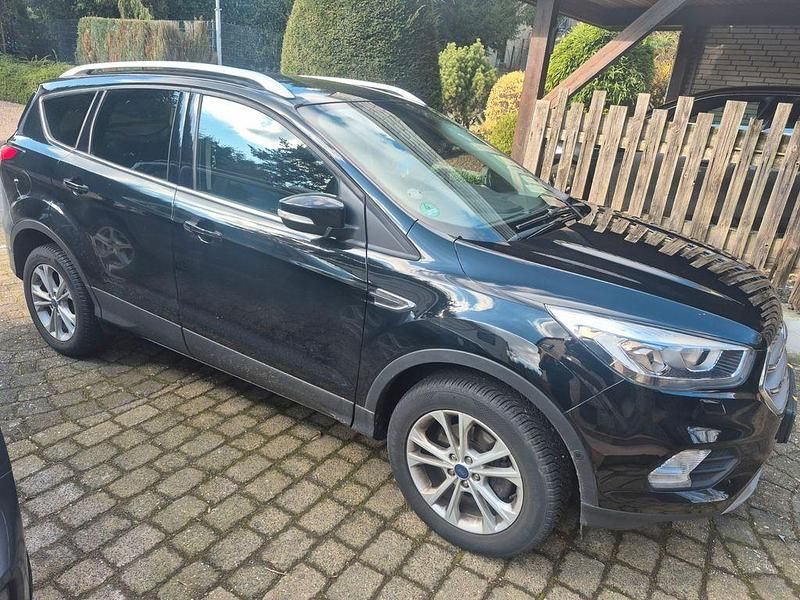 Gebraucht Ford Kuga Titanium 150 PS (110 kW) 2018 Schwarz SUV