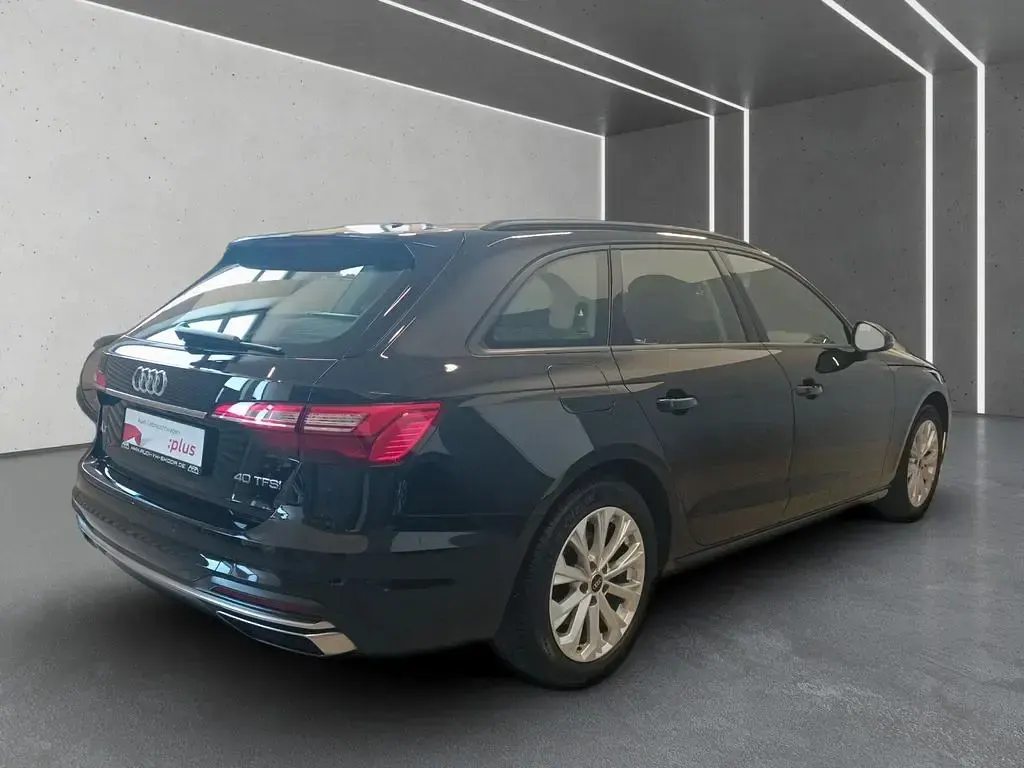 Gebraucht Audi A4 Advanced 204 PS (150 kW) 2022 Mythosschwarz metallic Kombi