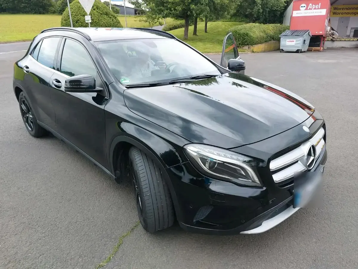 Gebraucht Mercedes GLA220 170 PS (125 kW) 2014 Schwarz SUV