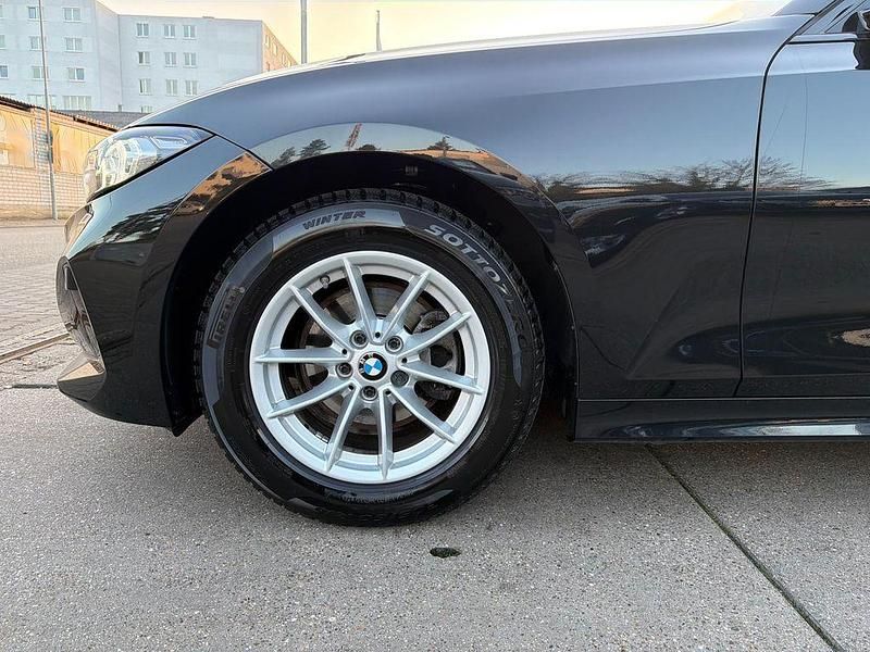 Gebraucht BMW 320 190 PS (139 kW) 2022 Schwarz Limousine