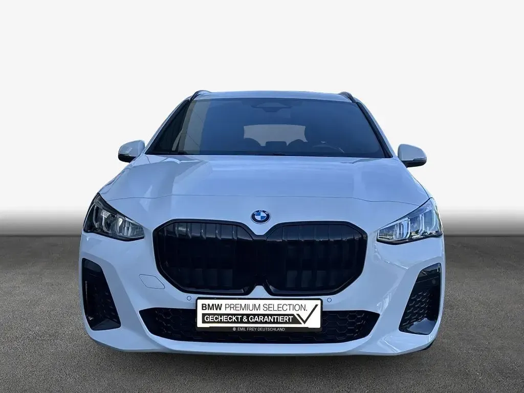 Gebraucht BMW 220 Active Tourer Performance 156 PS (114 kW) 2023 Weiß Van / Kleinbus