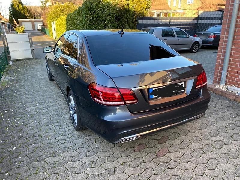 Gebraucht Mercedes E350 Avantgarde 258 PS (189 kW) 2014 Grün Limousine