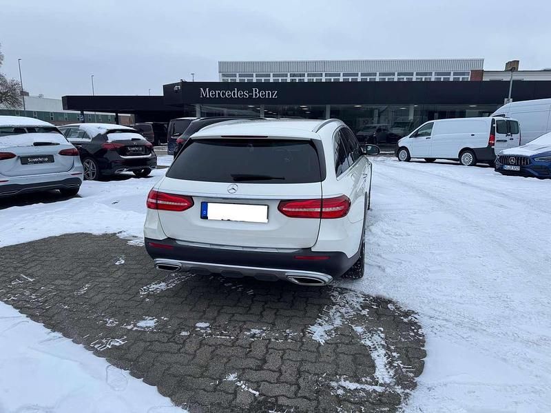Gebraucht Mercedes E220 All-Terrain Avantgarde 194 PS (142 kW) 2020 Weiß Kombi