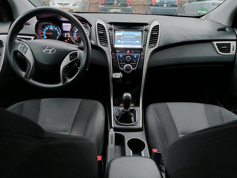 Gebraucht Hyundai i30 90 PS (66 kW) 2015 Grau Limousine