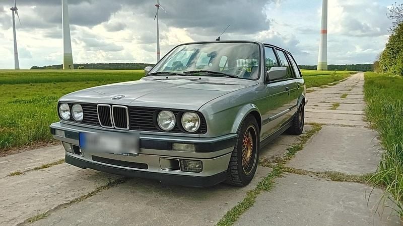 Silber Gebraucht 1988 BMW 335 Kombi | 24.990 € - Bild 1/4