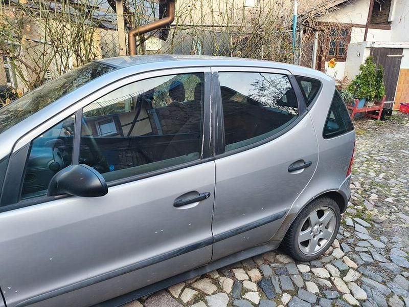 Usado Mercedes A140 82 HP (60 kW) 2000 Prateado Monovolume