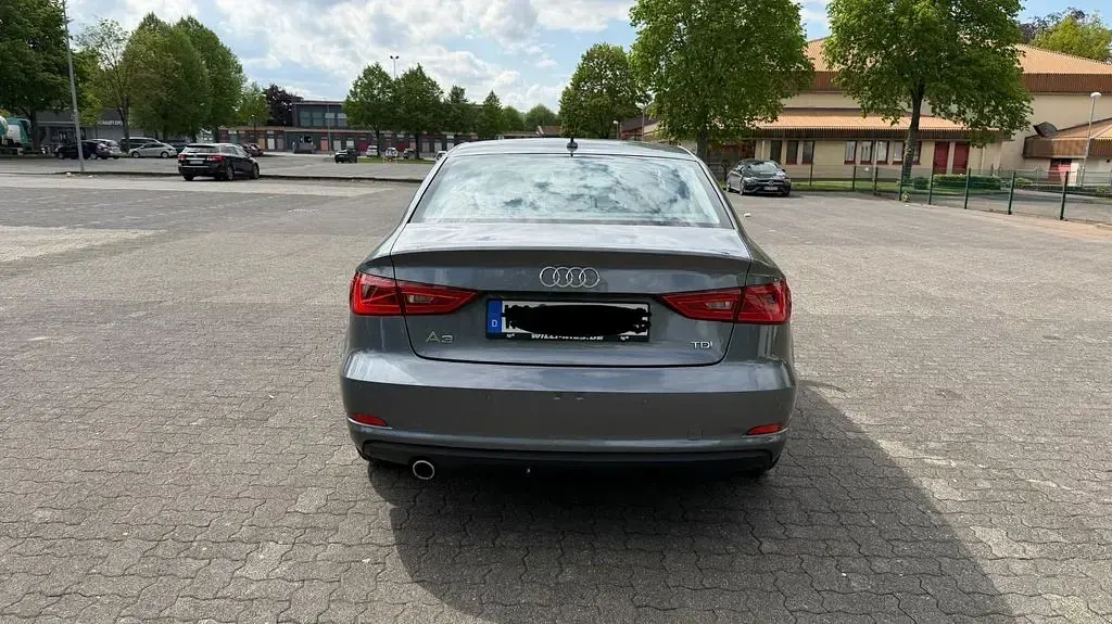 Gebraucht Audi A3 Comfort 110 PS (80 kW) 2016 Grau Limousine