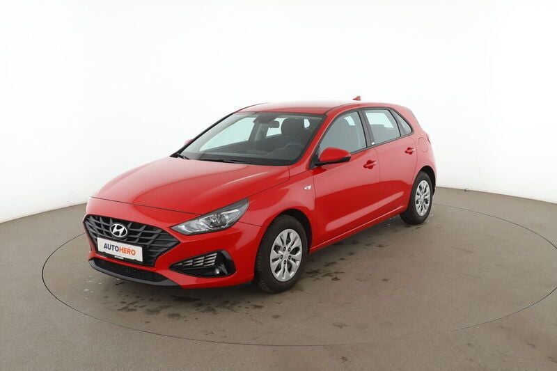Rot Gebraucht 2021 Hyundai i30 Pure Limousine | 13.480 € (Superpreis) - Bild 1/4