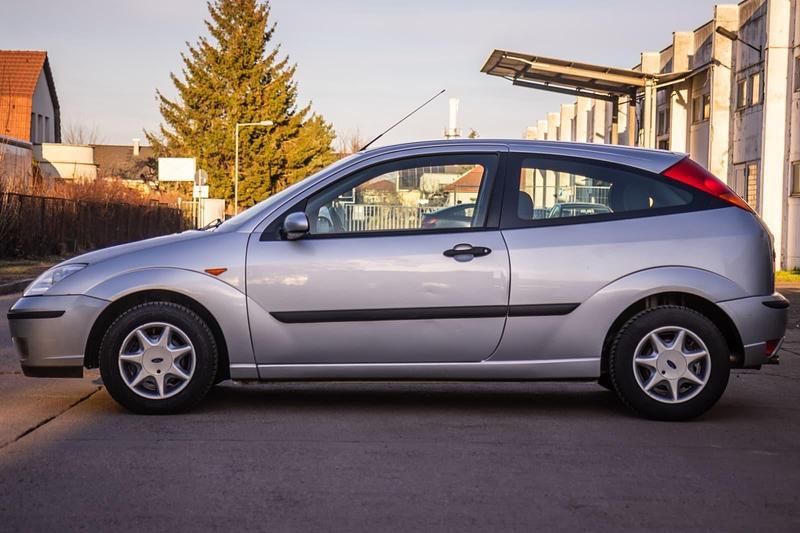 Usata Ford Focus 75 CV (55 kW) 2004 Argento Utilitaria