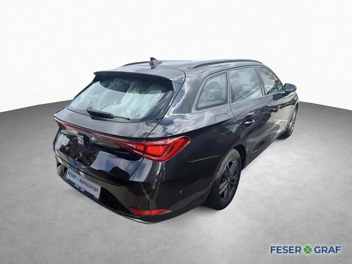 Używany Seat Leon Style 116 KM (85 kW) 2022 Czarny Kombi