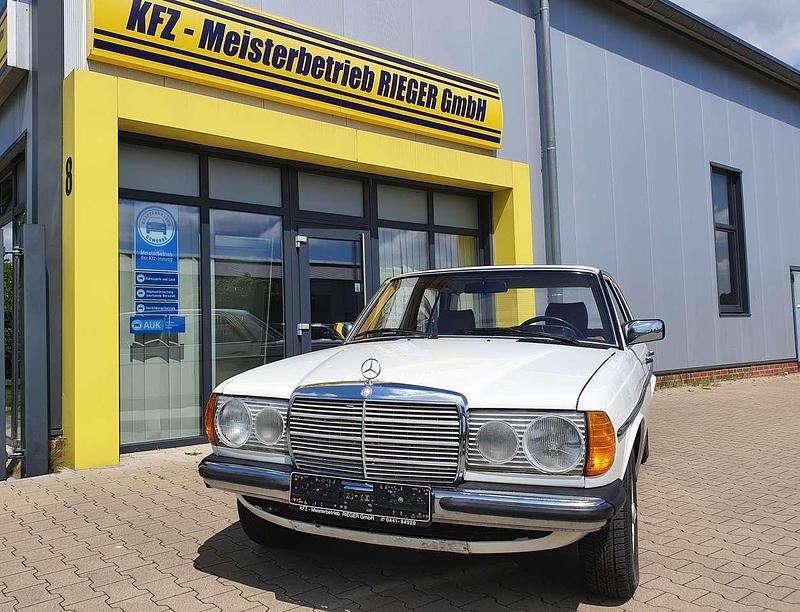 Gebraucht Mercedes 200 109 PS (80 kW) 1982 Weiss Limousine