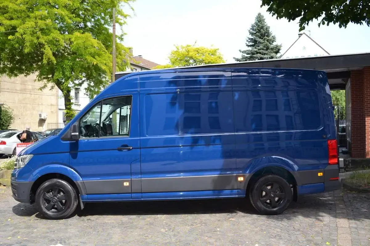 Gebraucht VW Crafter 102 PS (75 kW) 2022 Blau Van