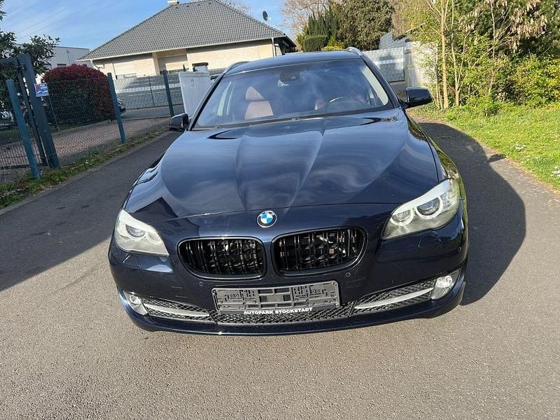 Gebraucht BMW 520 Sport Line 184 PS (135 kW) 2011 Blau Kombi