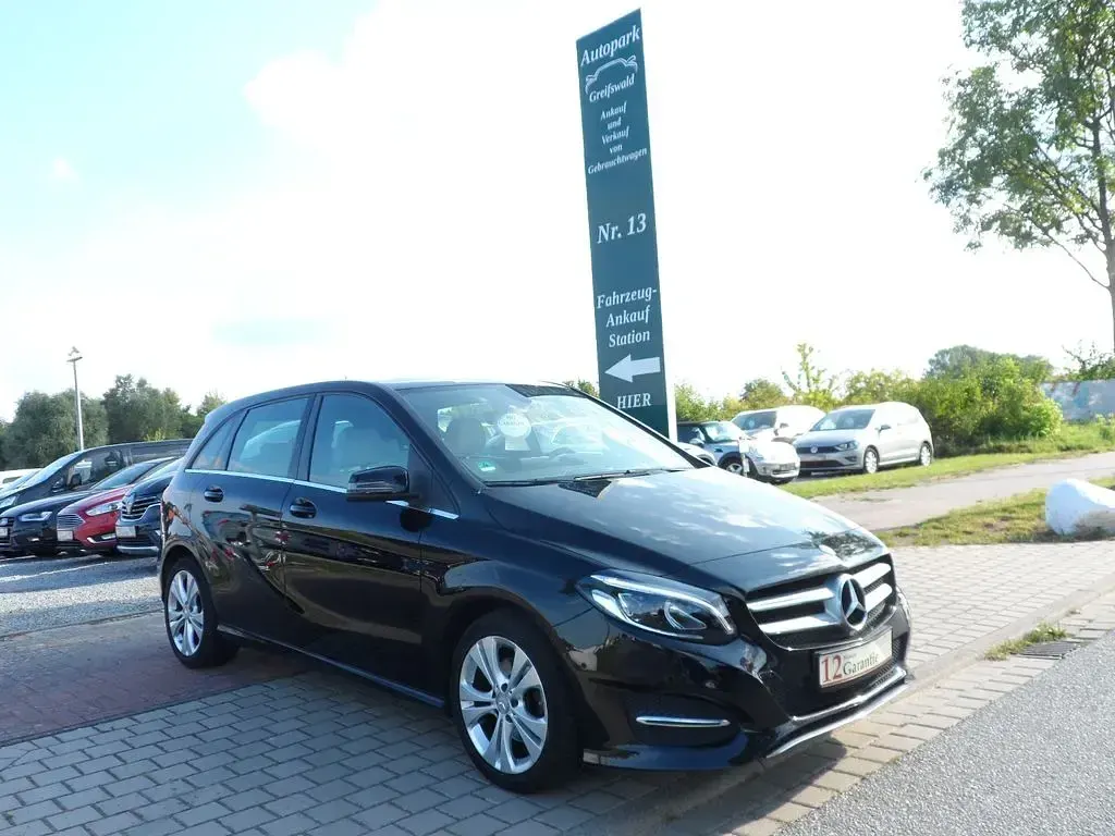 Gebraucht Mercedes B180 122 PS (89 kW) 2015 Schwarz Kleinwagen