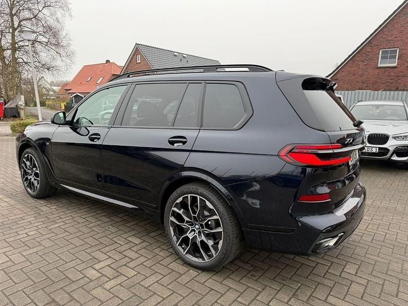Neu BMW X7 M Sport 352 PS (258 kW) 2025 Schwarz SUV