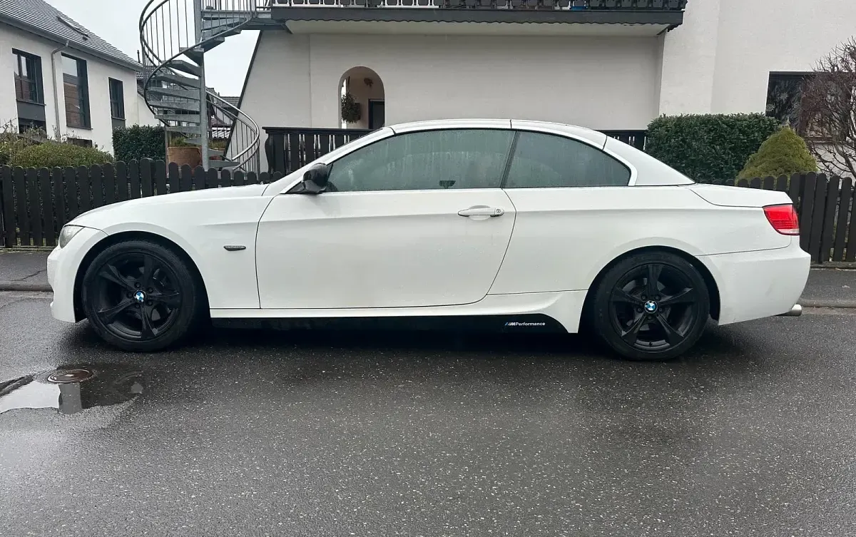 Gebraucht BMW 320 Cabriolet M Sport 177 PS (130 kW) 2010 Weiß Cabrio