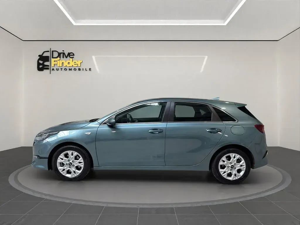 Gebraucht Kia Ceed Vision 140 PS (102 kW) 2024 Yuka steel gray Kleinwagen