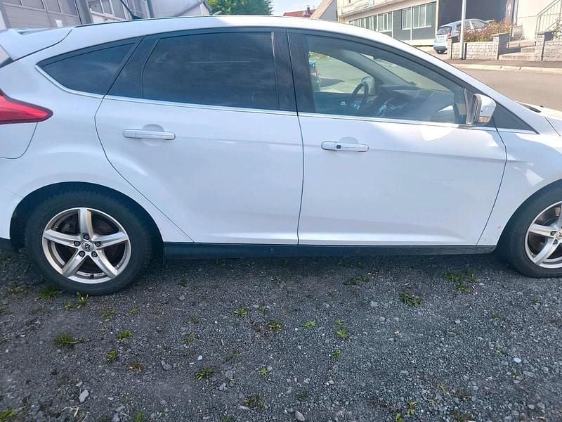 Usata Ford Focus 182 CV (133 kW) 2011 Bianco Berlina