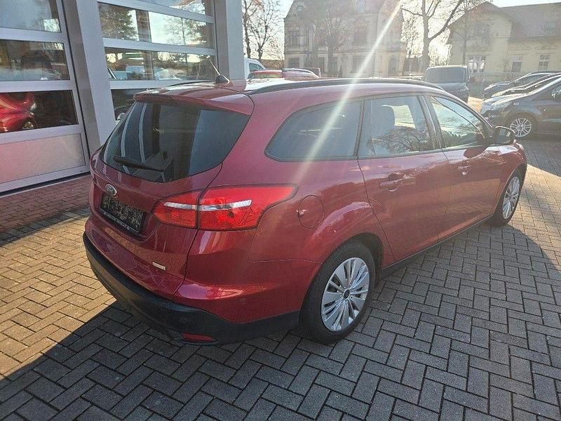 Gebraucht Ford Focus Business Edition 125 PS (91 kW) 2017 Rot Limousine