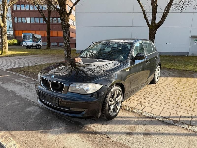 Gebraucht BMW 116 122 PS (89 kW) 2011 Schwarz Kleinwagen