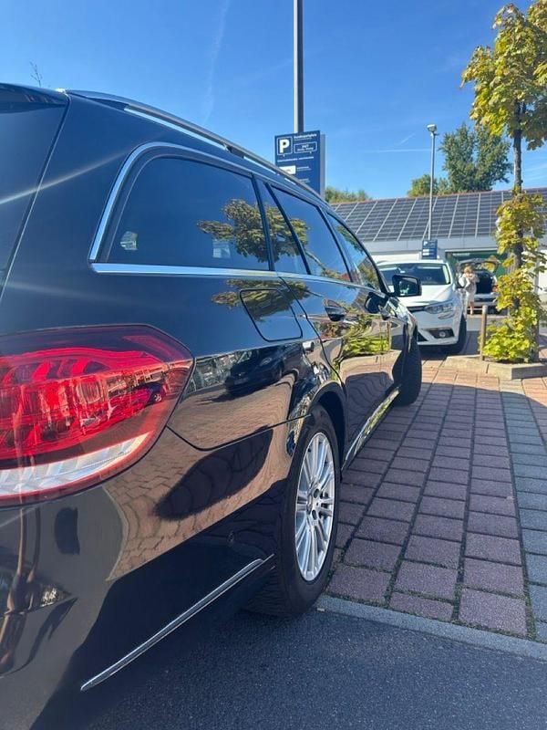 Gebraucht Mercedes E200 Elegance 136 PS (100 kW) 2016 Schwarz Kombi
