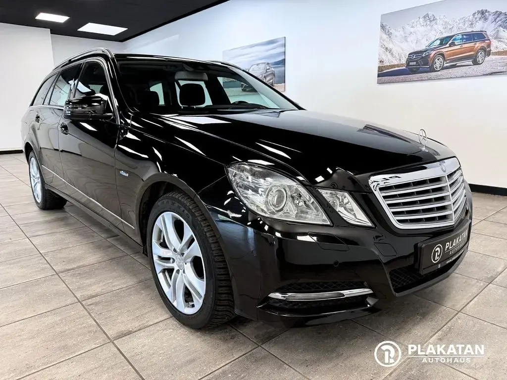 Gebraucht Mercedes E300 252 PS (185 kW) 2011 Schwarz Kombi