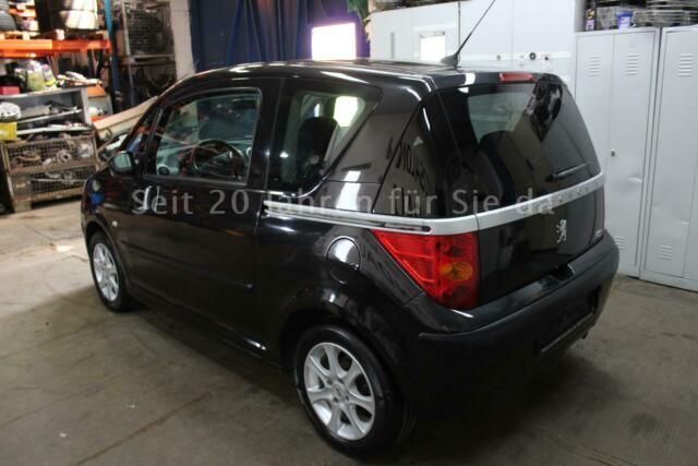 Gebraucht Peugeot 1007 Filou 73 PS (53 kW) 2006 Schwarz metallic Van / Kleinbus