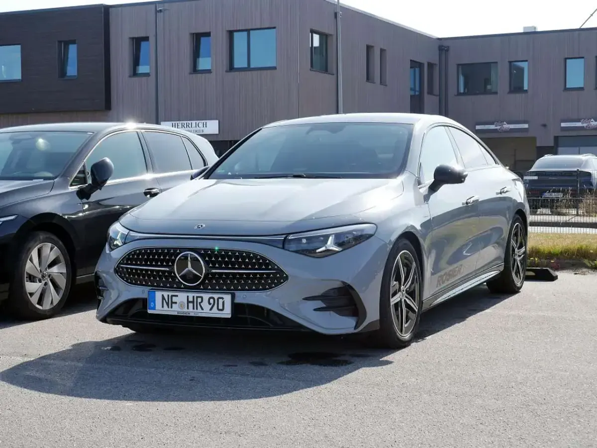 Gebraucht Mercedes CLA200 Night 184 PS (135 kW) 2026 Grau / manufaktur alpingrau Limousine