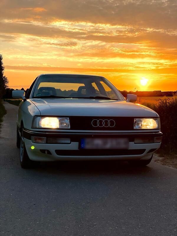 Weiß Gebraucht 1989 Audi 90 Limousine | 11.999 € - Bild 1/4