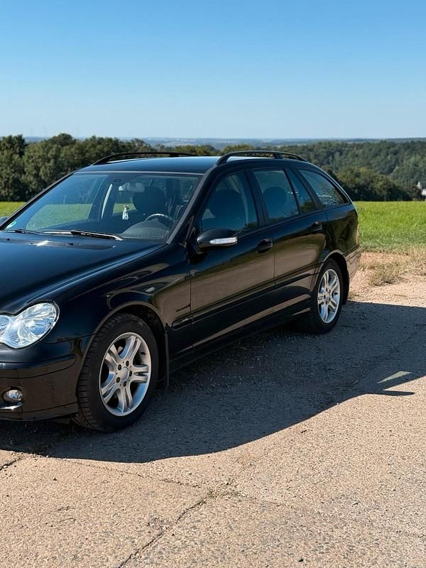 Schwarz Gebraucht 2005 Mercedes C200 Kombi | 5.500 € - Bild 1/4