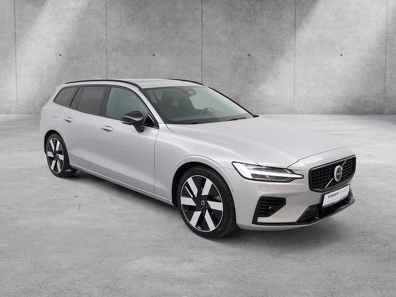 Gebraucht Volvo V60 Plus 455 PS (334 kW) 2025 Silber Kombi