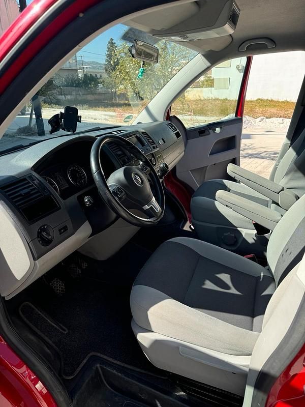 Gebraucht VW Transporter 140 PS (102 kW) 2014 Rot Van