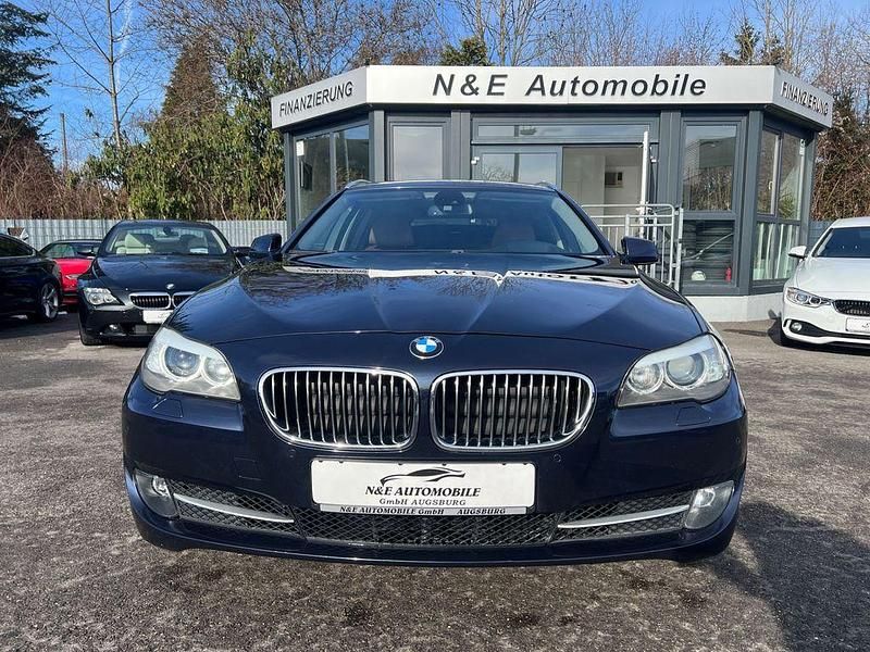 Gebraucht BMW 530 Sport Line 258 PS (189 kW) 2011 Blau Kombi