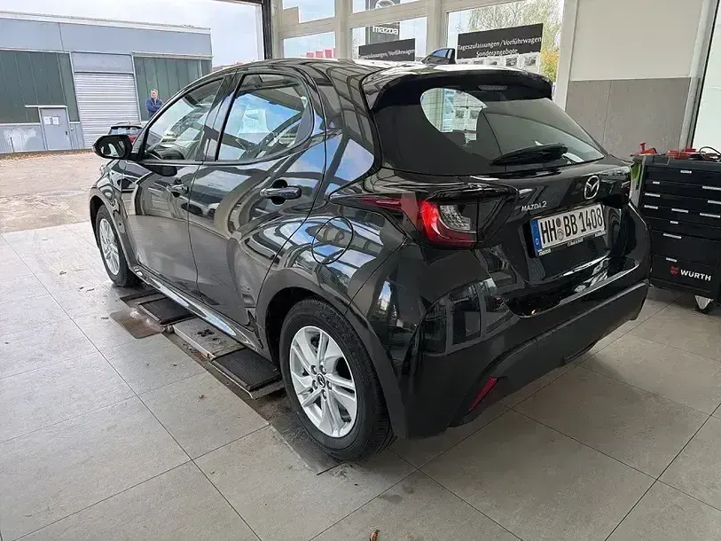 Gebraucht Mazda 2 Center-Line 116 PS (85 kW) 2025 Schwarz Limousine
