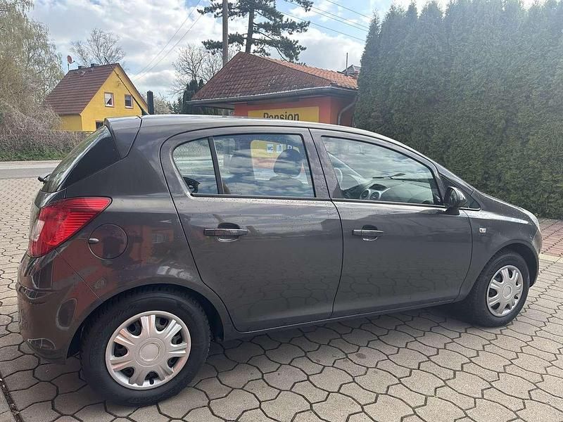 Gebraucht Opel Corsa Edition 87 PS (63 kW) 2014 Plat.anthr./rogrey/0j:silbergr Kleinwagen