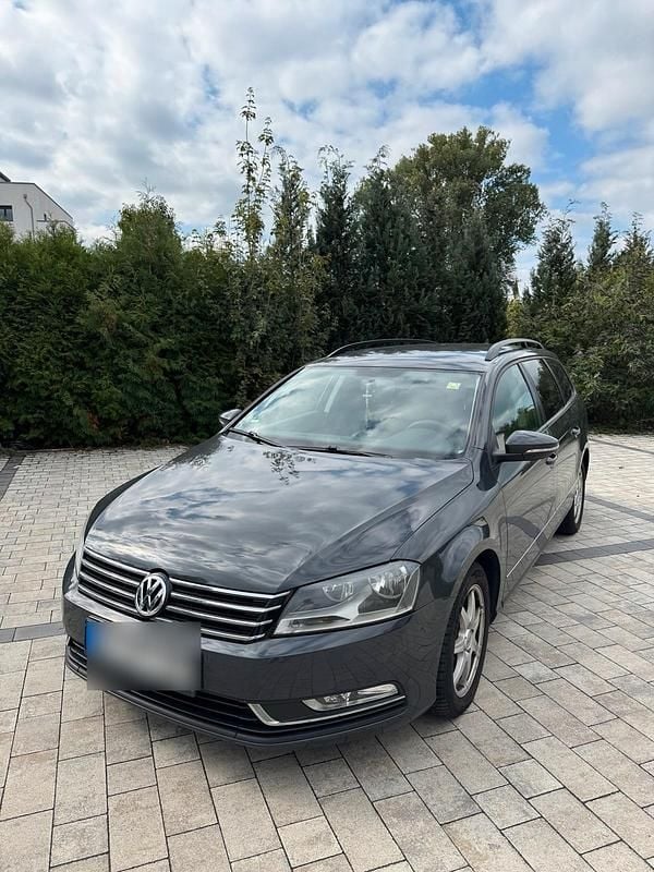 Grau Gebraucht 2012 VW Passat Kombi | 6.300 € (Guter Preis) - Bild 1/4