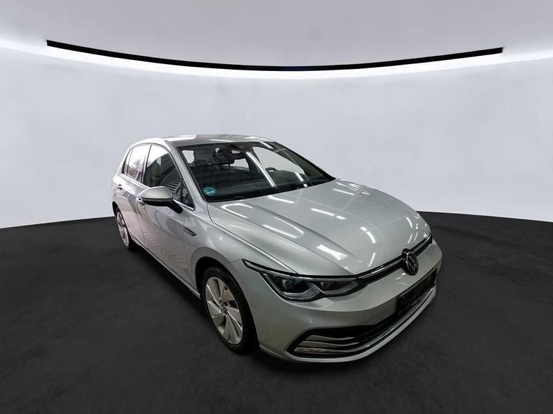 Gebraucht VW Golf VIII Style 131 PS (96 kW) 2023 Reflexsilber metallic (metallic) Limousine